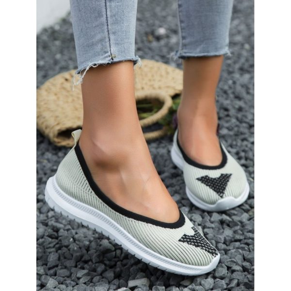Casual Black and White Contrast Color Fly Knit Sneakers - Image 2
